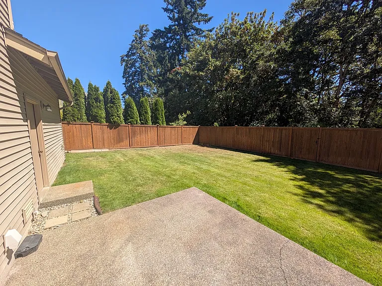 2233 Wallace Loop — Photo 31