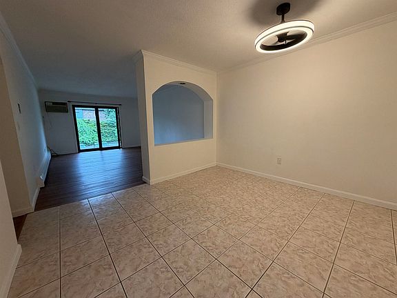 5th image of 14 Strawberry Bank Rd APT 16