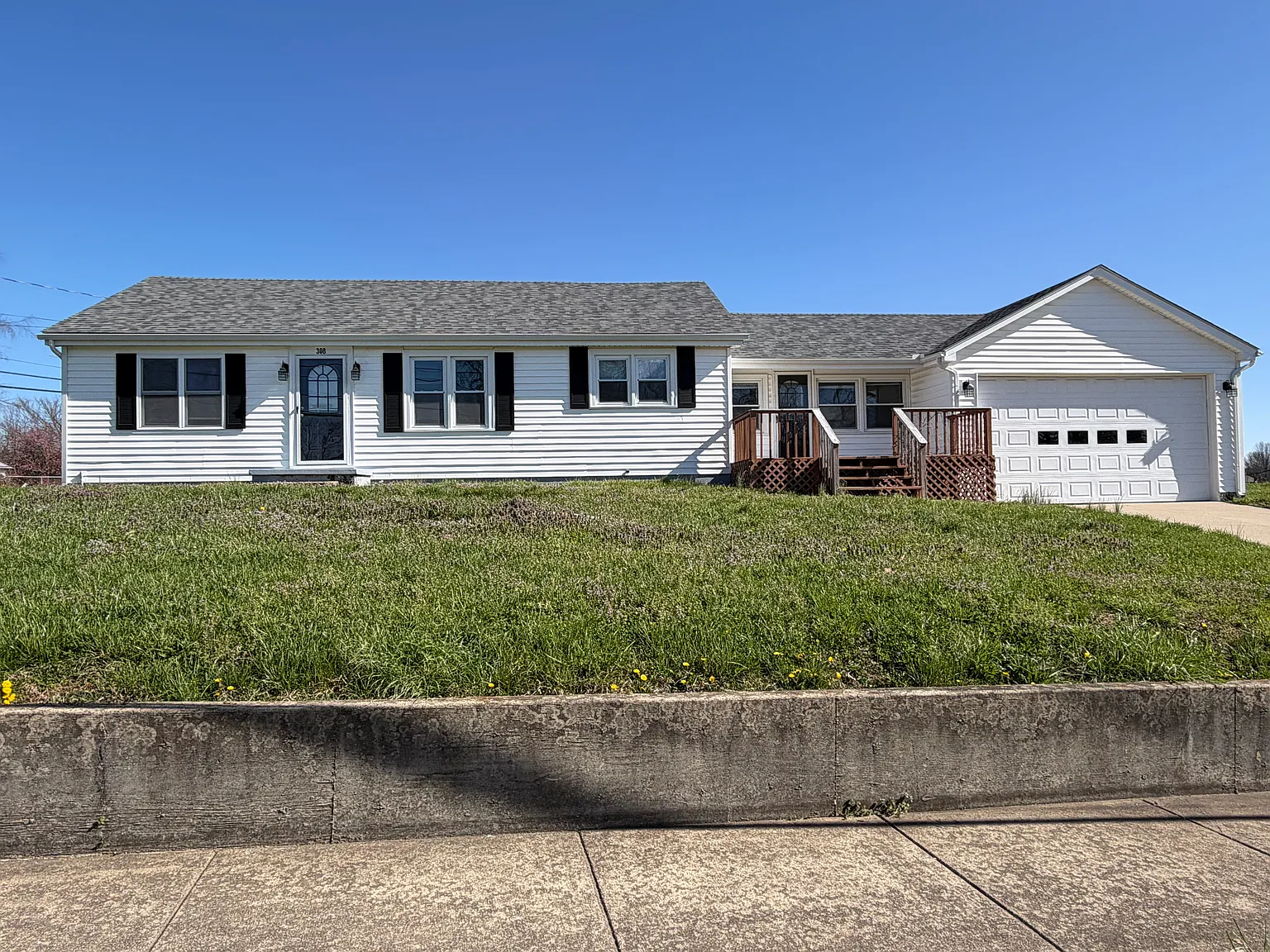 3 bed, 1247 sqft, $1,765 — Photo 2