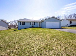 2933 Bluffside Dr, Rockford, IL 61109