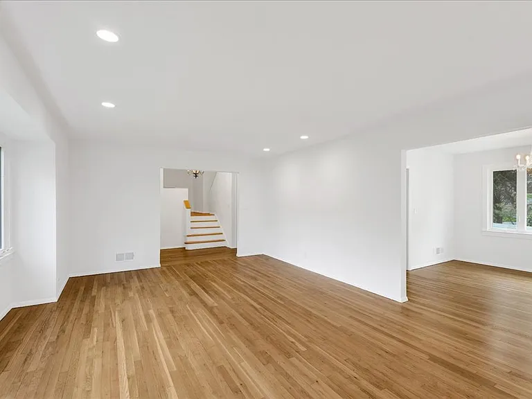 118 Van Etten Blvd — Photo 30