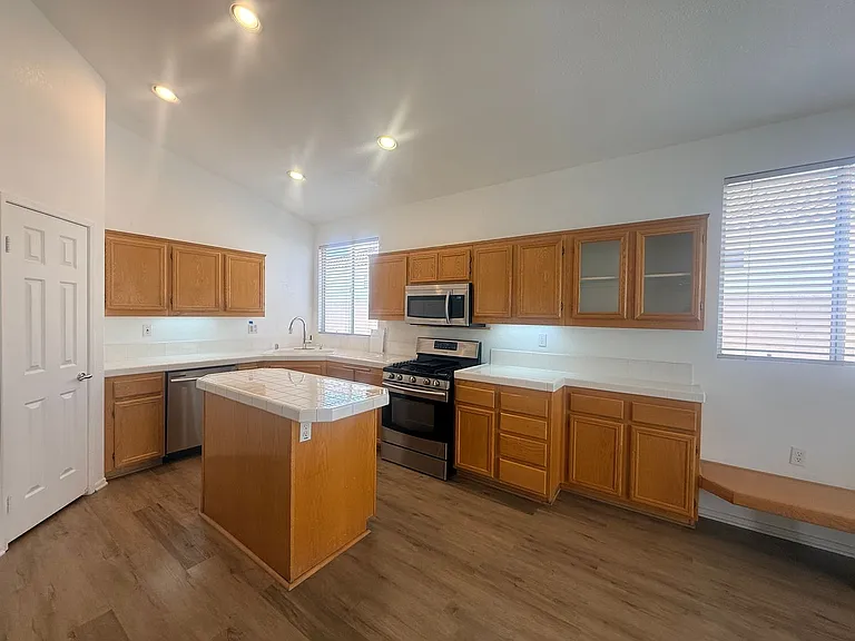 26805 China Dr — Photo 10