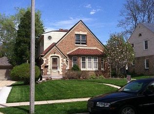 2564 N 89th St, Wauwatosa, WI 53226