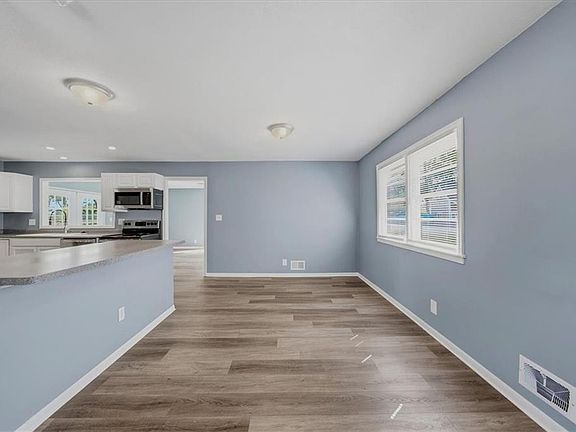 4th image of 3017 S Hall Rd