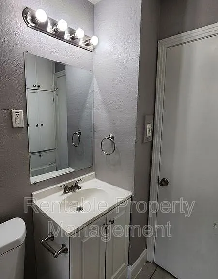 406 W 14th St — Photo 8