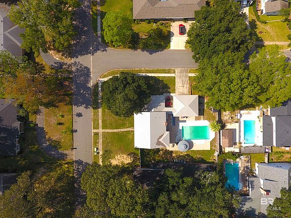 5th image of 1213 Westbury Dr