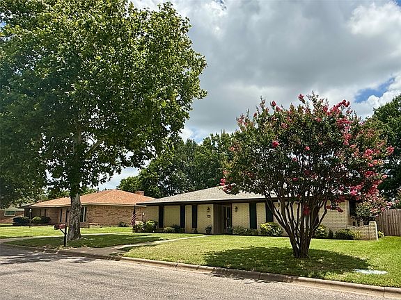 3rd image of 3005 Anthony Dr
