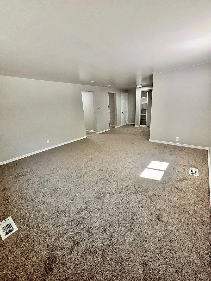 Prime Location! 1BR Bungalow Near DU, Light Rail & Porter Hospital Available Now!! — Photo 4