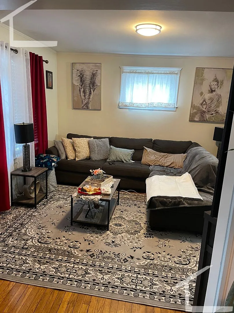 Hige 2 bed in Watertown — Photo 4