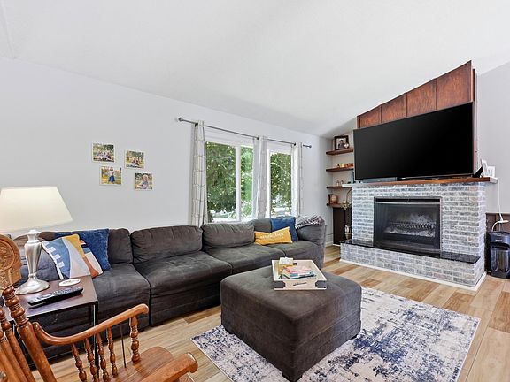 5th image of 2832 Westgate Dr S