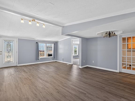 2nd image of 1622 Lancaster Rd