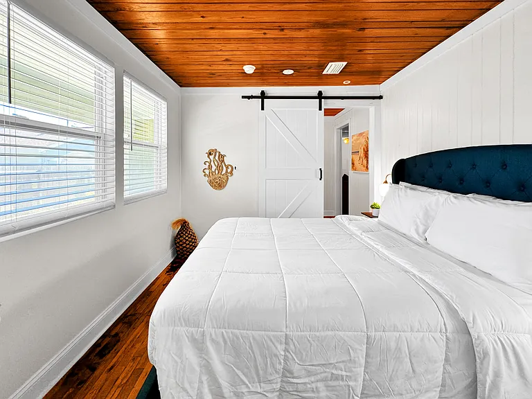 1666 W Intendencia St #B — Photo 19