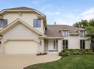 457 Birchwood Ct, Willowbrook, IL 60527