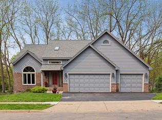 9601 Briar Cir, Bloomington, MN 55437