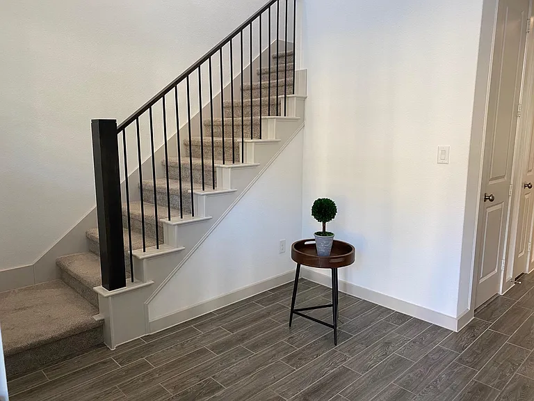 930 Marian Dr — Photo 6