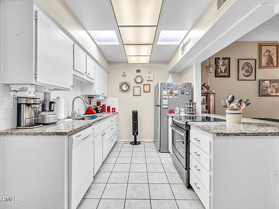 5th image of 13428 N HAWTHORN Drive