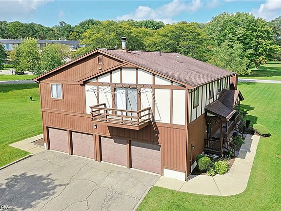 3rd image of 7300 Oakwood Dr APT 2