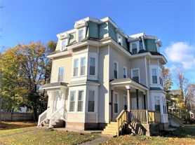 11 Noble Avenue, 2nd Fl