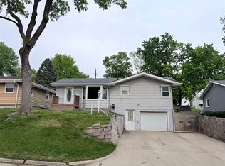 2704 S Cecelia St, Sioux City, IA 51106