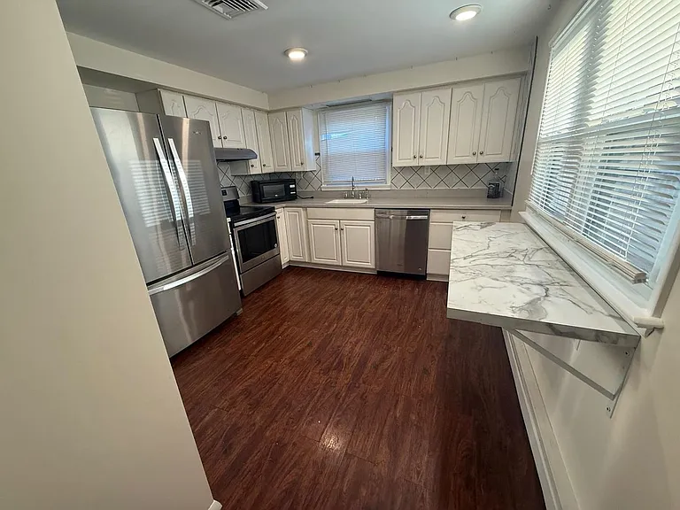 254 Admiral Ave — Photo 2