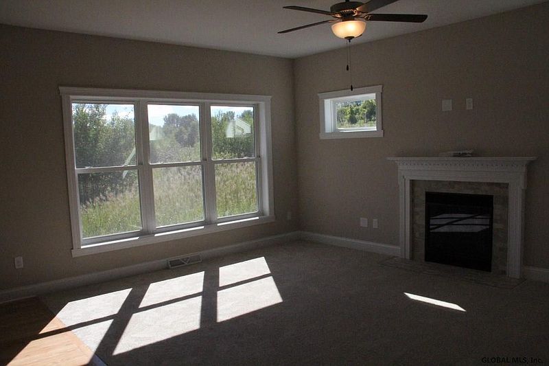 3rd image of 5 Strawberry Fields Drive