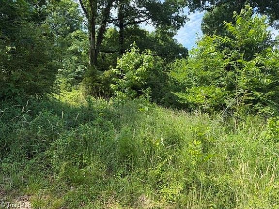 4th image of 571 Garner Rd