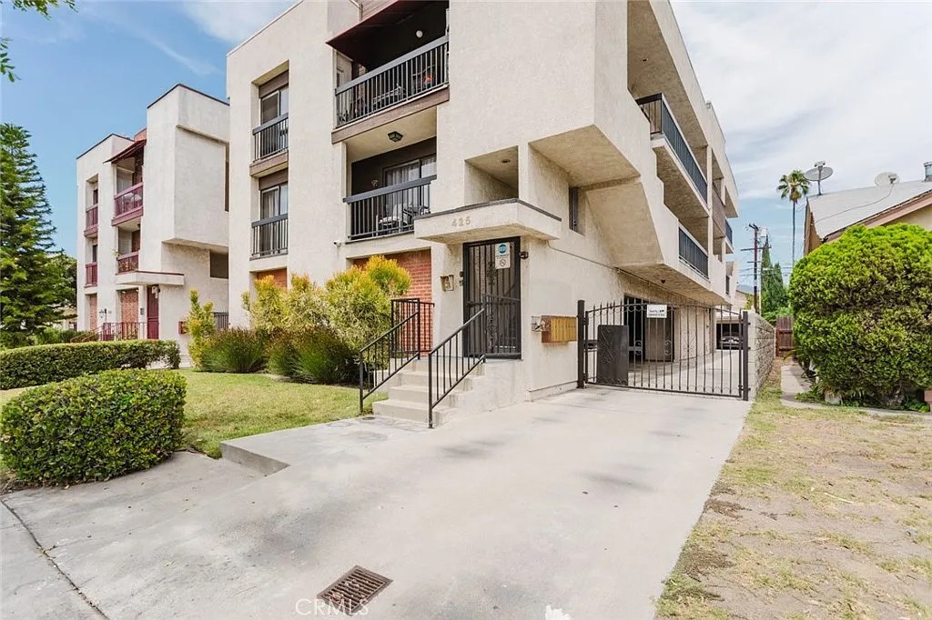 1 bed, 650 sqft, $2,400 — Photo 3