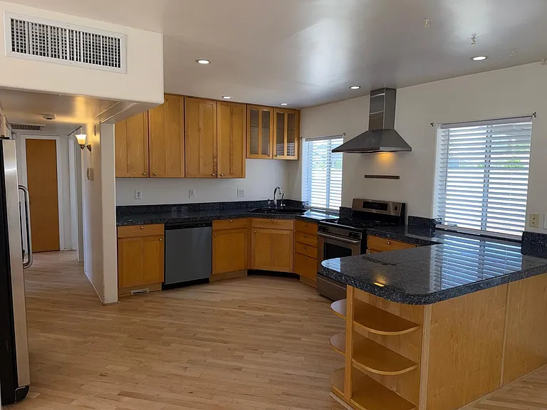 1412 E Colter St — Photo 3