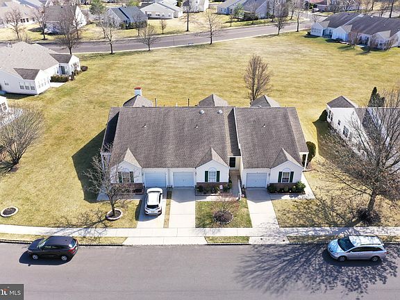 3rd image of 11 Peppergrass Dr N