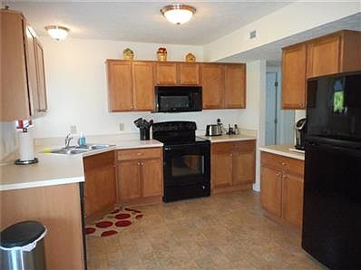 Large Fully Applianced Kitchen!