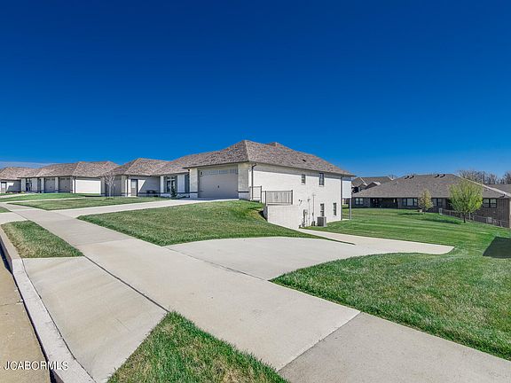 2nd image of 109 Pioneer Trail Dr