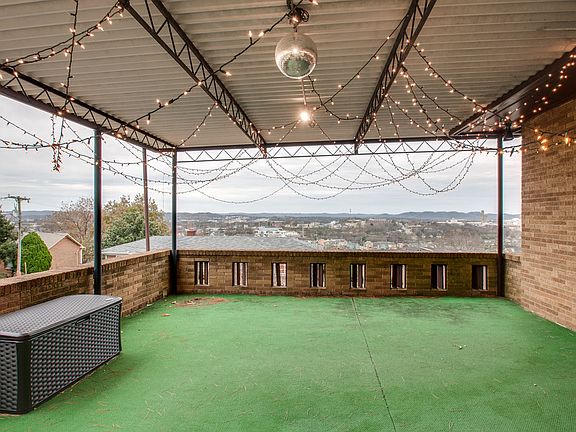 567 sq. ft. rooftop deck