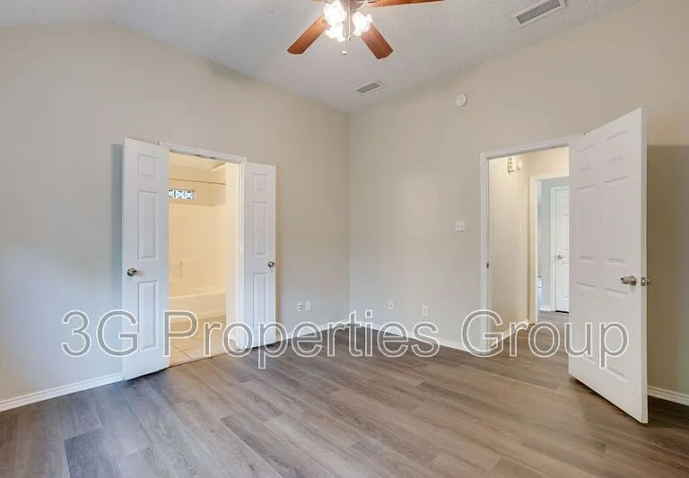 215 Linda St — Photo 13