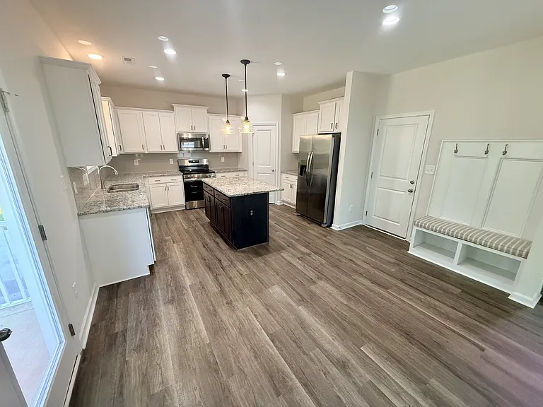 203 Williford Dr — Photo 3