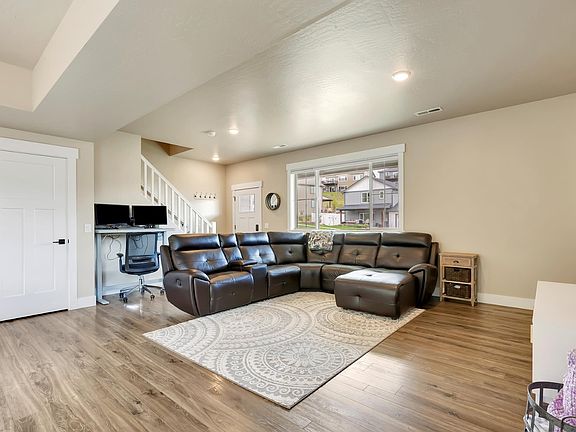 5th image of 7047 Shaver Dr Unit B