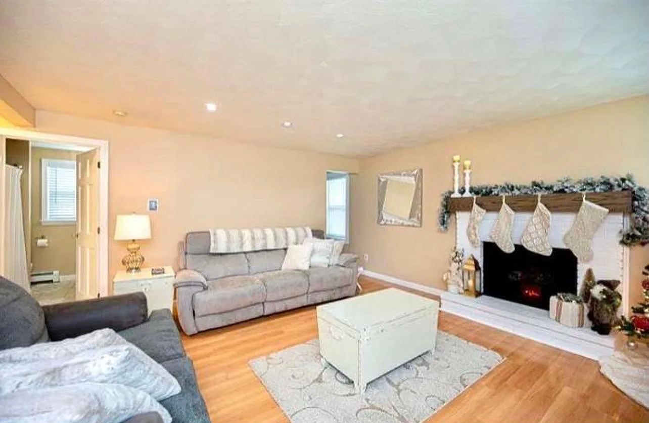 16 Paul Ave — Photo 3