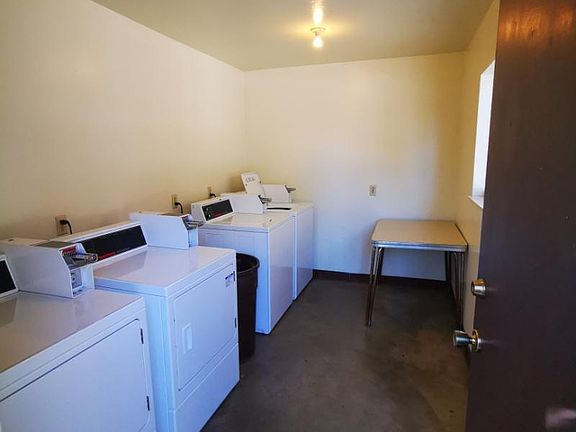 2nd image of 727 Bartlett Ave APT 3