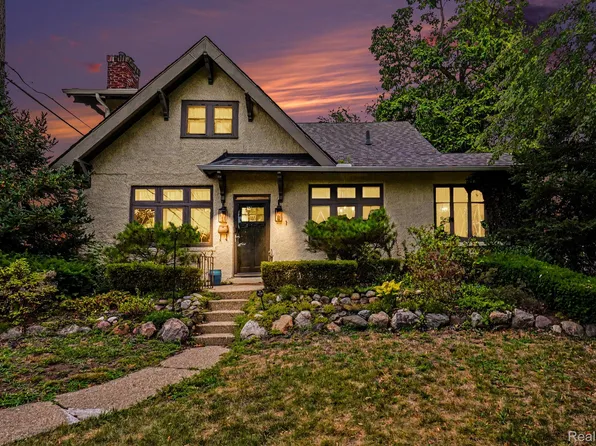 1 Kensington Blvd, Pleasant Ridge, MI 48069