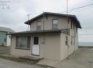 3905 W Willow Beach Rd, Port Clinton, OH 43452