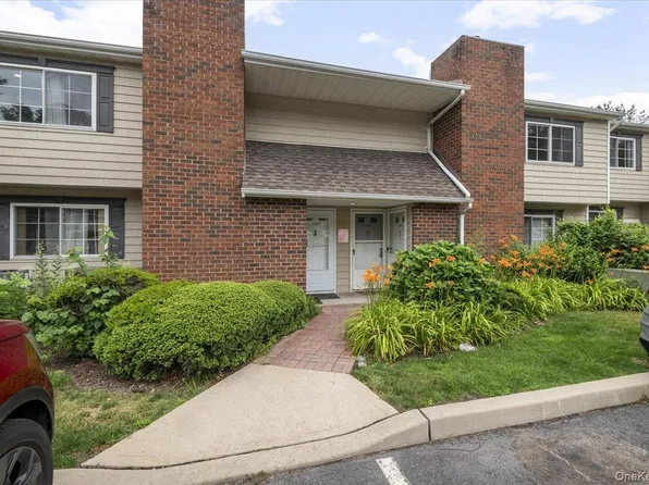 190 Lake Pointe Circle #190, Middle Island, NY 11953