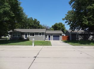 323 W 12th St, Kearney, NE 68845