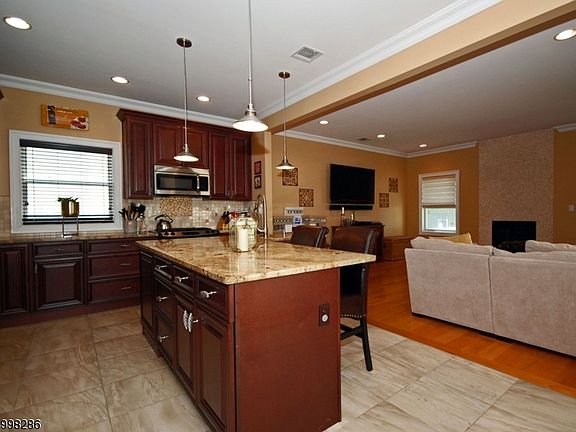 4th image of 20 Highwood Ave