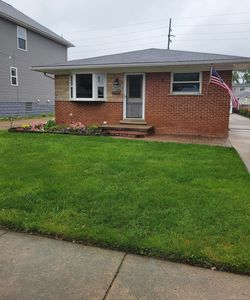 28022 Elmdale St, Saint Clair Shores, MI, 48081