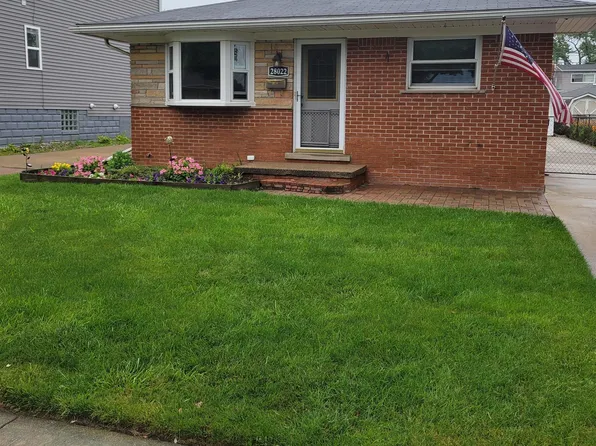 28022 Elmdale St, Saint Clair Shores, MI 48081