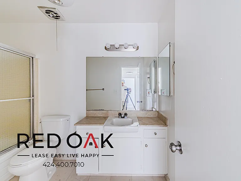 10741 Moorpark St #27 — Photo 11