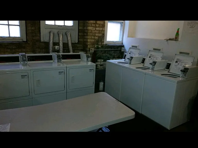 1523 W Lunt Ave #1B — Photo 9