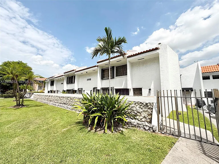 1990 Brickell Ave #K — Photo 27