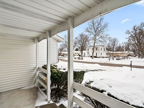 3rd image of 2104 Dunwoody Dr
