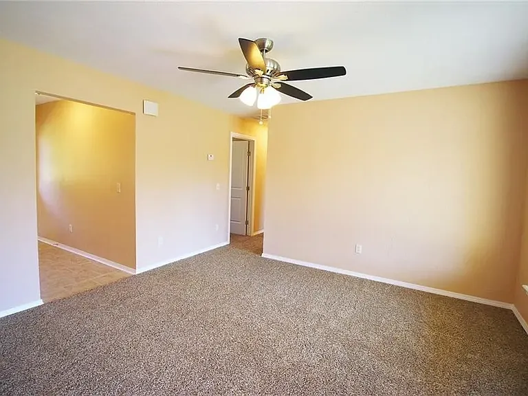 213 Cherokee Ln — Photo 5