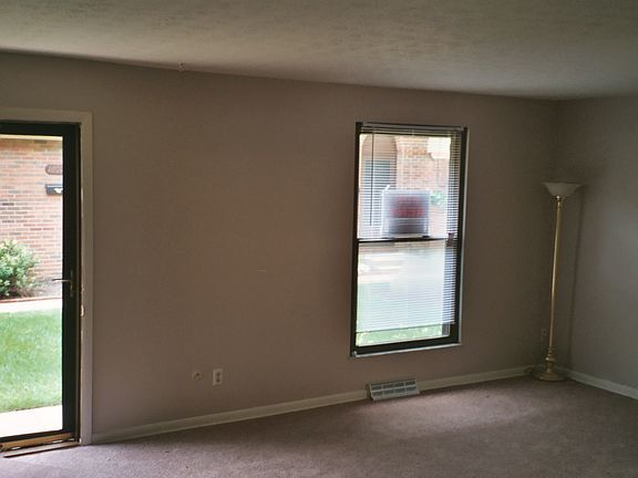 3rd image of 1829 Willoway Cir N